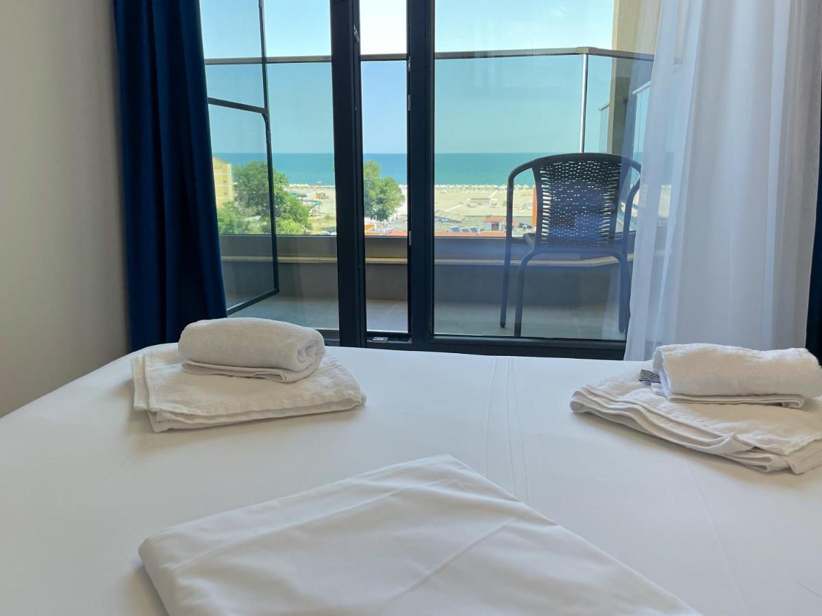 Azure Sea Apartments - Bychoice Mamaia Luaran gambar