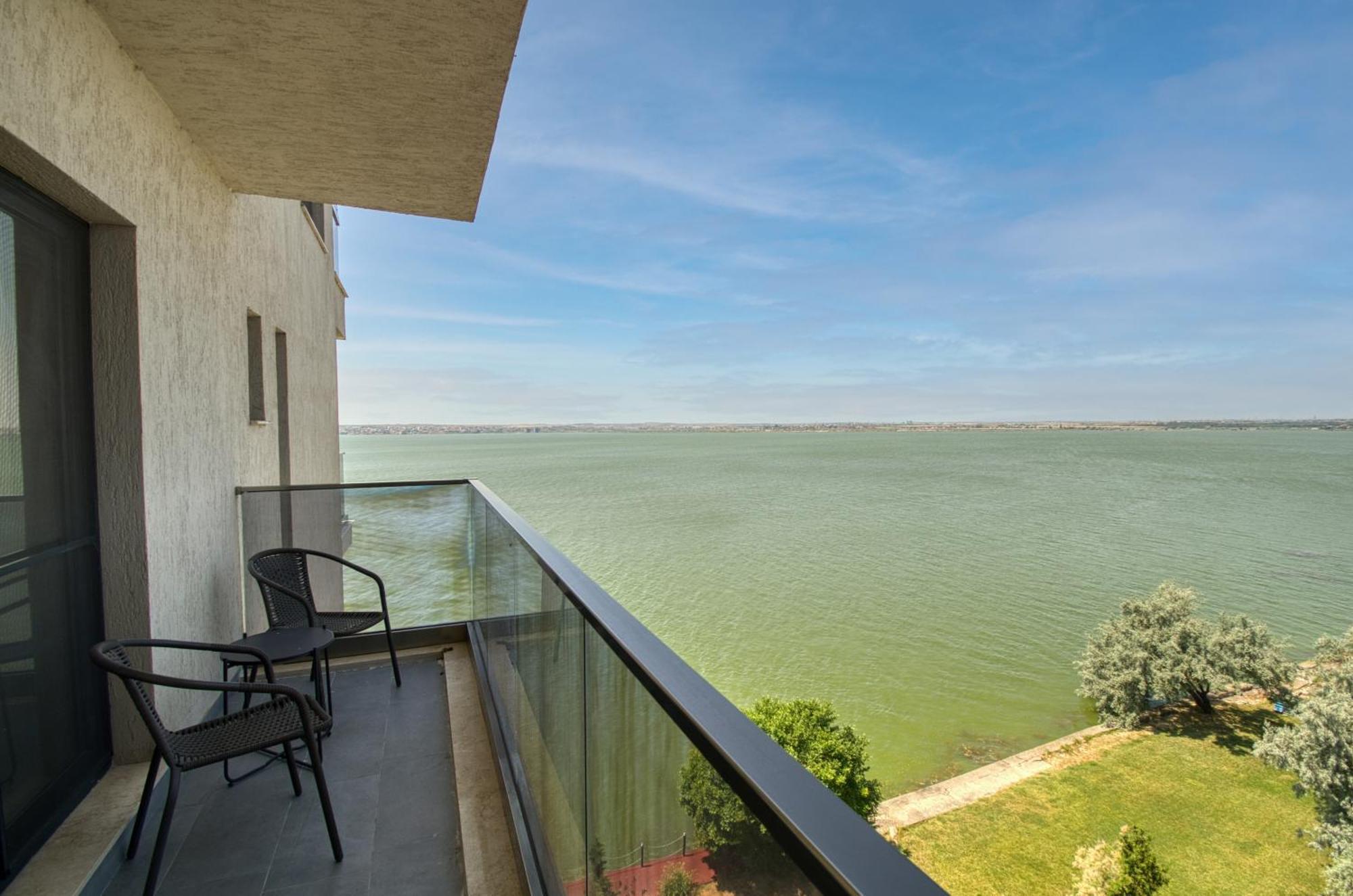 Azure Sea Apartments - Bychoice Mamaia Luaran gambar