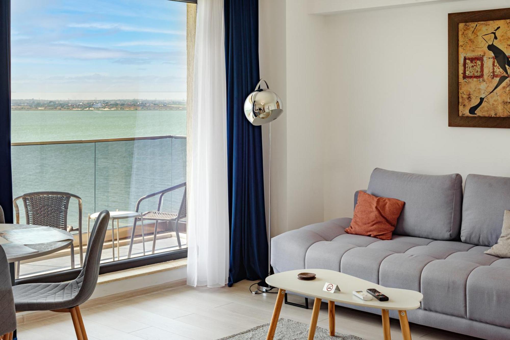 Azure Sea Apartments - Bychoice Mamaia Luaran gambar