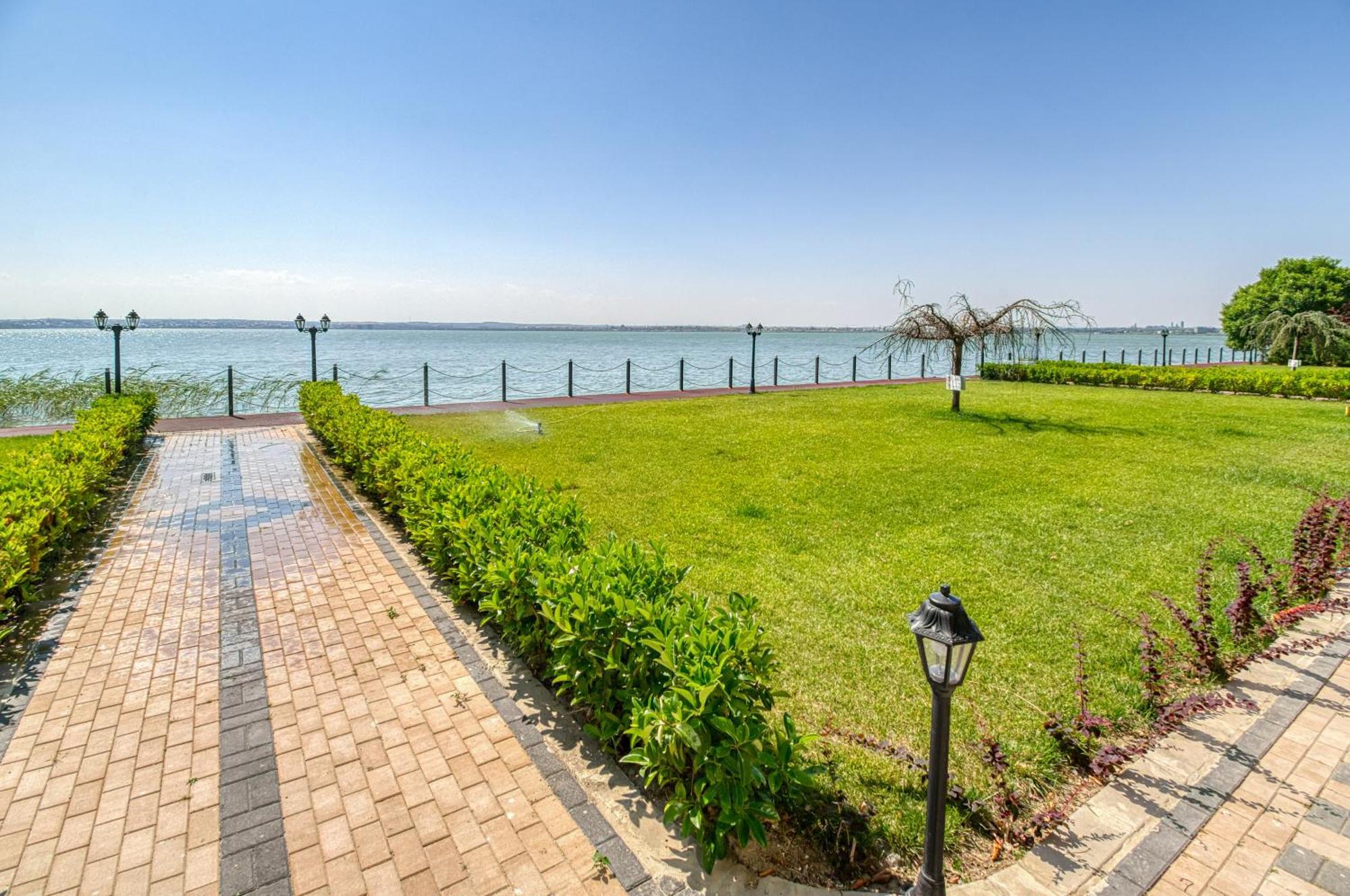 Azure Sea Apartments - Bychoice Mamaia Luaran gambar